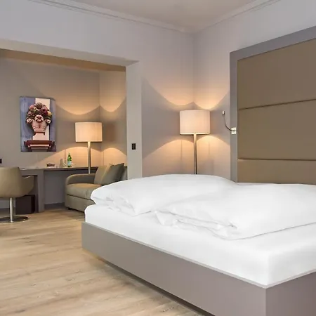 Zum Loewen Design & فندق 4*