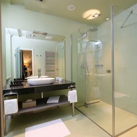Hotel Zum Loewen Design & 4*